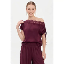 Load image into Gallery viewer, Off shoulder lace blouse - Wine
