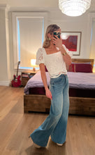 Load image into Gallery viewer, Super wide leg - Mid
