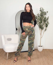Load image into Gallery viewer, camo cargo pants - camo
