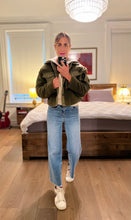 Load image into Gallery viewer, Super high wide leg jeans - Chief

