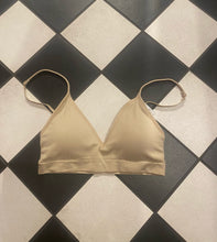 Load image into Gallery viewer, SEAMLESS BRA TOP - BEIGE
