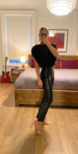 Load image into Gallery viewer, Faux Leather cropped flare - Black
