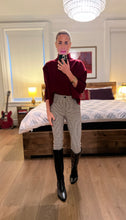 Load image into Gallery viewer, Slim Checkered Pants - Brown
