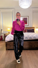 Load image into Gallery viewer, Straight Leg velvet pants - Black
